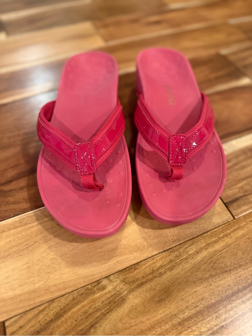 Women’s Vionic Hot Pink Platform Thong Sandals - size women’s 8.